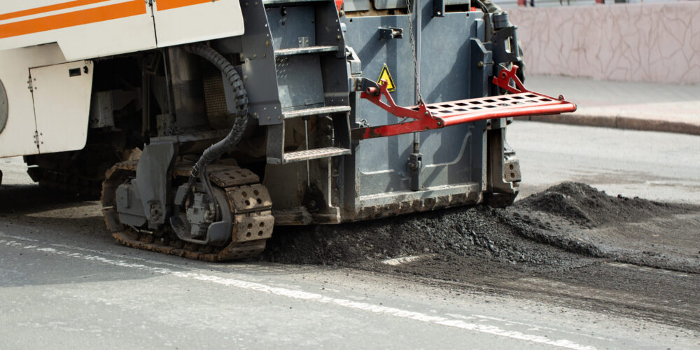 Milling of asphalt for road reconstruction